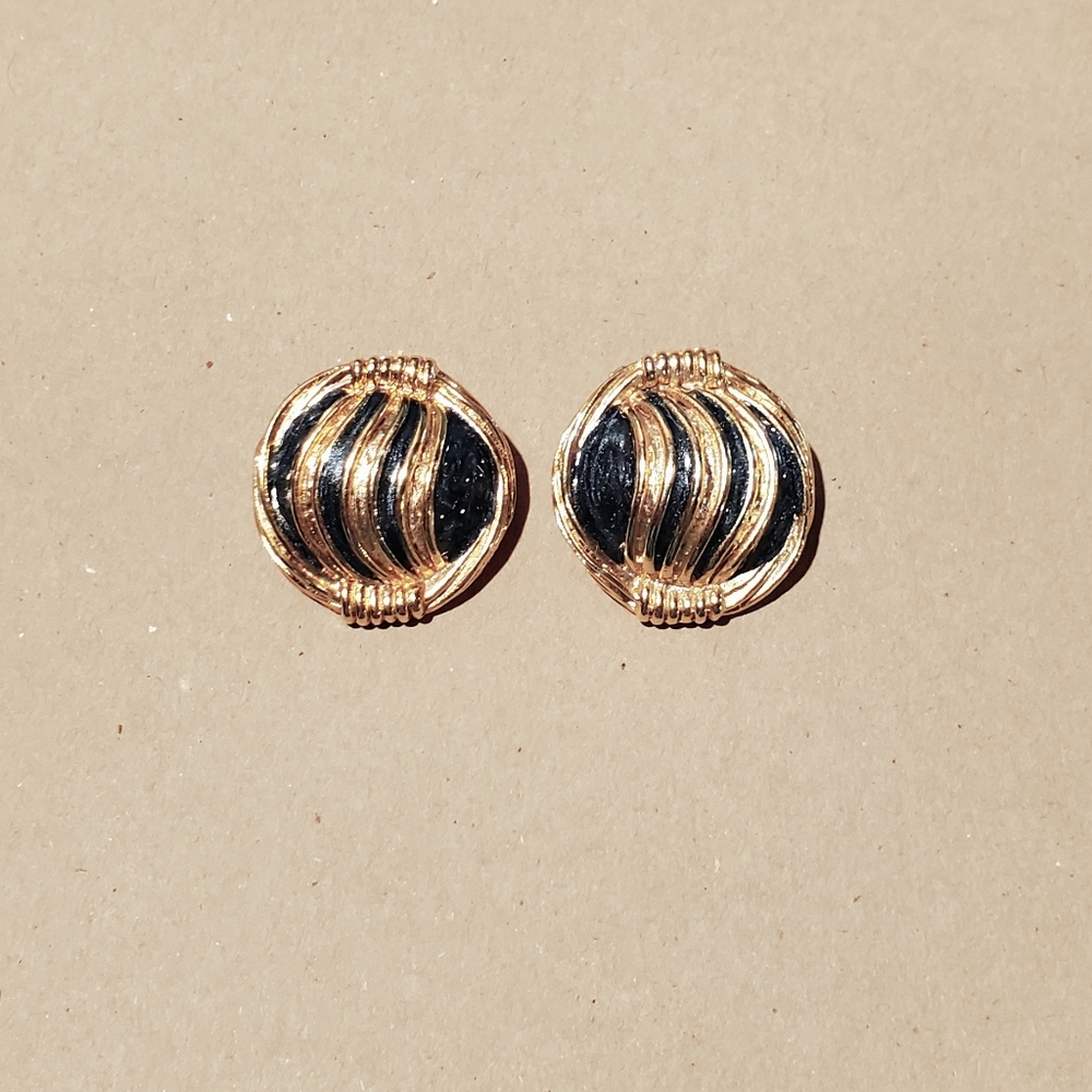 Vintage Clip on Earrings.! - Picture 1 of 6